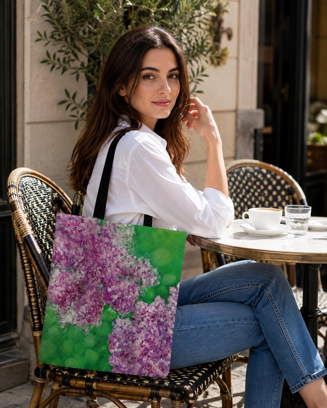 Lilacs Reubens Tote carried on the shoulder